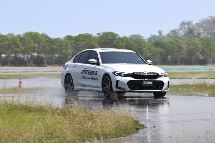 Potenza Adrenalin RE005, Bridgestone, Thailand, Handling, Toyota GR86, kemudi, pengereman, Sensasi Geber Mobil Sport dengan Bridgestone Potenza RE005