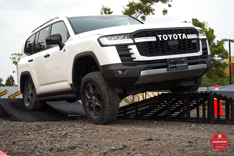 Toyota, Land Cruiser, Bupati Bekasi, Land Cruiser 300, Harga Toyota Land Cruiser Bupati Bekasi Ade Kuswara Tembus Rp 2,7 M