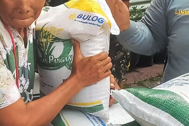 bansos beras 10 kg 2025, jadwal penyaluran bansos beras, bansos beras September Desember 2025, daftar penerima bansos beras 2025, cara cek penerima bansos kemensos, bansos beras Prabowo 2025, bantuan pangan beras bulog, anggaran bansos beras 2025, Bansos Beras 10 Kg Cair Lagi! 18 Juta Keluarga Dapat Jatah hingga Desember 2025