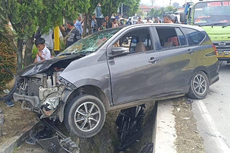 rem blong, antisipasi rem blong, mobil mengalami rem blong, Jangan Panik, Ini Teknik Kendalikan Mobil Saat Rem Blong