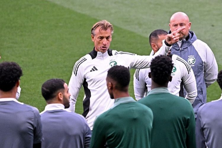 Arab Saudi, Timnas Indonesia, Herve Renard, prediksi susunan pemain, Indonesia vs Arab Saudi, timnas indonesia vs arab saudi, Putaran Keempat Kualifikasii Piala Dunia 2026 Zona Asia, Media Arab Saudi Bocorkan Susunan Pemain The Green Falcons Lawan Indonesia