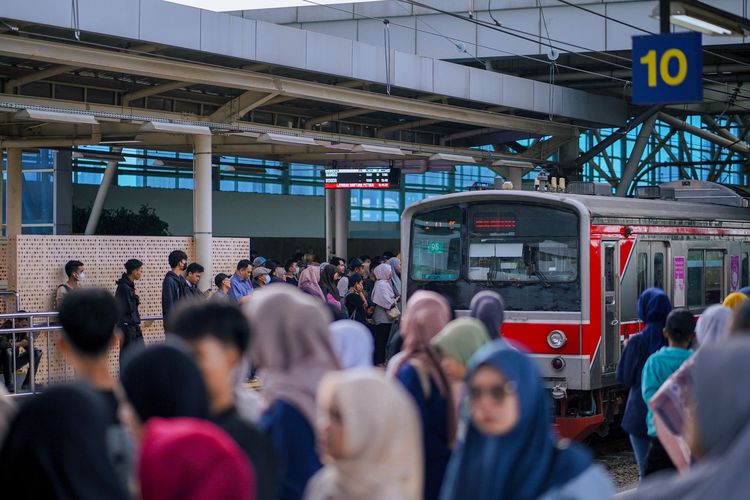 aturan buka puasa di KRL, Aturan buka puasa di MRT, Aturan Buka Puasa di KRL, MRT, LRT Jabodebek, dan Transjakarta, Aturan buka puasa di KRL, Aturan buka puasa di MRT, Aturan buka puasa di LRT Jabodebek, Aturan buka puasa di Transjakarta