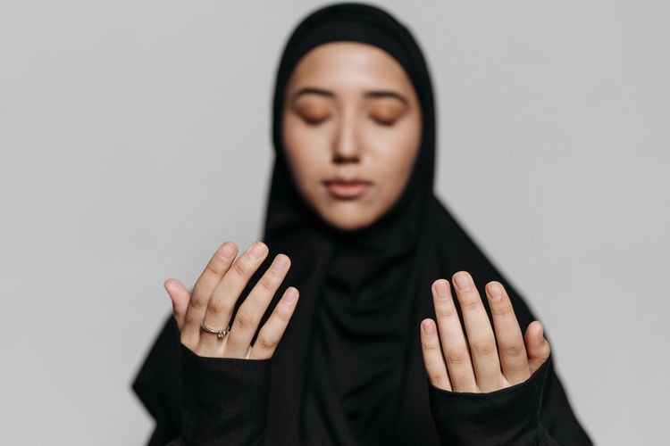 rabu wekasan, Rebo Wekasan, rebo wekasan adalah, rabu wekasan 2025, rabu wekasan 2025 jatuh pada tanggal berapa, Rebo Wekasan 2025, rabu wekasan 2025 jatuh pada tanggal, doa rabu wekasan, amalan rabu wekasan, Amalan Rabu Wekasan di Bulan Shafar, Tradisi Tolak Bala dalam Perspektif Islam, Keyakinan Turunnya Bala di Rabu Terakhir Bulan Shafar, Amalan yang Dianjurkan Menurut Mbah Moen, Membaca Surah Yasin dan Shalawat Munjiyah, Menulis Ayat Salam dan Meminum Airnya, Perspektif Pesantren: Doa dan Syariat