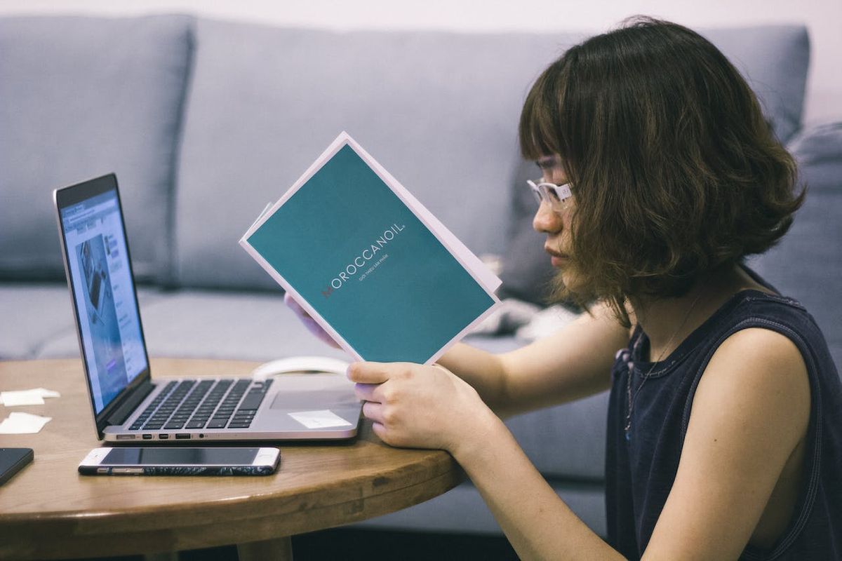 pekerjaan orang introvert, introvert artinya, pekerjaan introvert, pekerjaan sesuai untuk introvert, rekomendasi pekerjaan introvert, rekomendasi pekerjaan orang introvert, 15 Pekerjaan yang Paling Cocok untuk Introvert, Tidak Butuh Banyak Interaksi, 1. Arsiparis, 2. Teknisi medis, 3. Peneliti, 4. Pengembang perangkat lunak, 5. Penulis, 6. Penulis teknis, 7. Penerjemah, 8. Pustakawan, 9. Manajer media sosial, 10. Ahli biokimia dan biofisika, 11. Akuntan, 12. Computer network architect, 13. Aktuaris, 14. Insinyur sipil, 15. Perencana kota