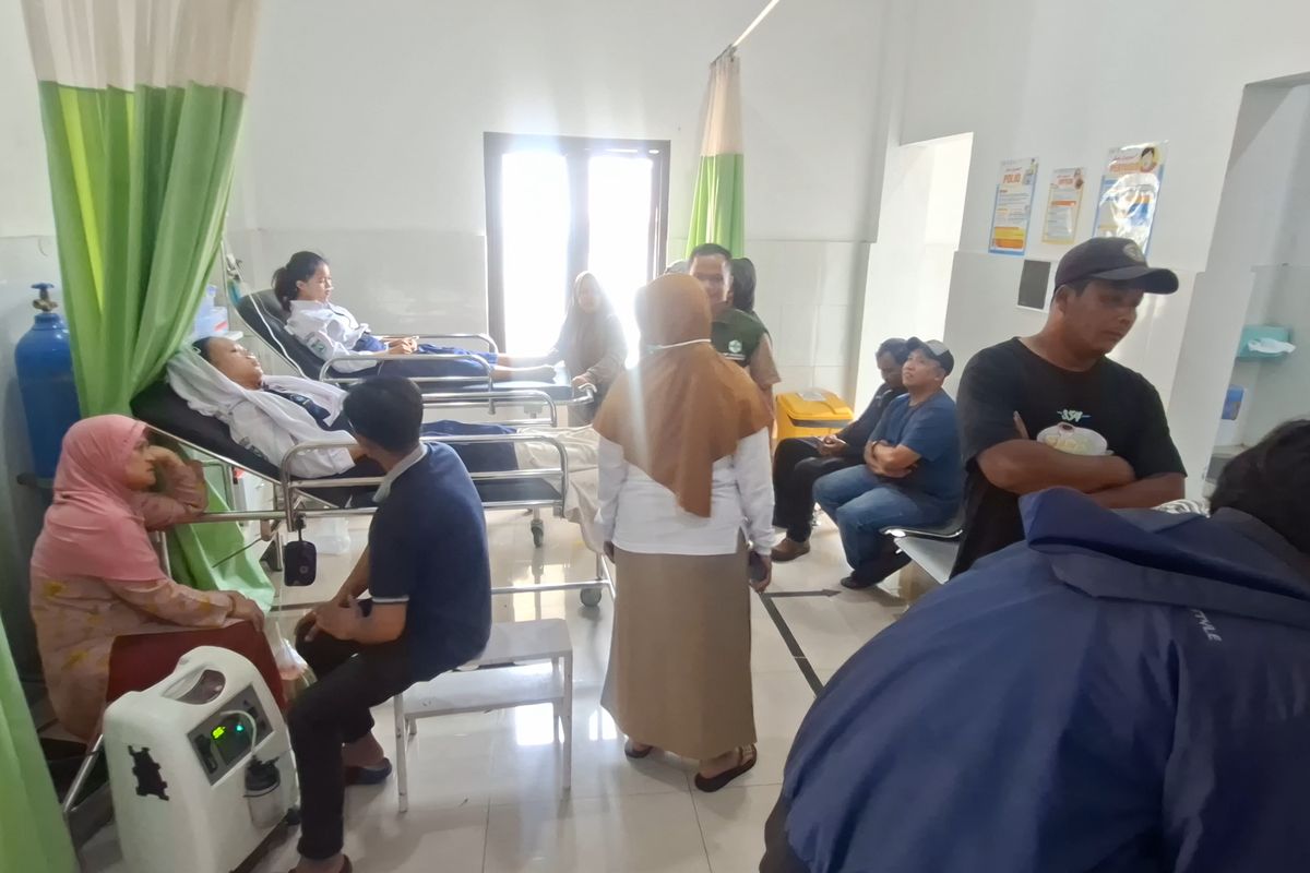 Kabupaten Karanganyar, makan bergizi gratis, kasus keracunan, keracunan MBG, Usai Makan Nasi Goreng MBG, Puluhan Murid SD-SMP Karanganyar Alami Gejala Keracunan