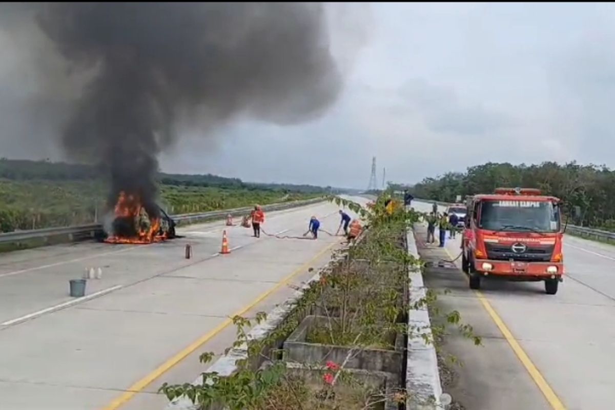 kebakaran mobil, modifikasi kelistrikan, pencegahan kebakaran, korsleting kabel, Waspada Kabel Korslet, Biang Kerok Mobil Terbakar
