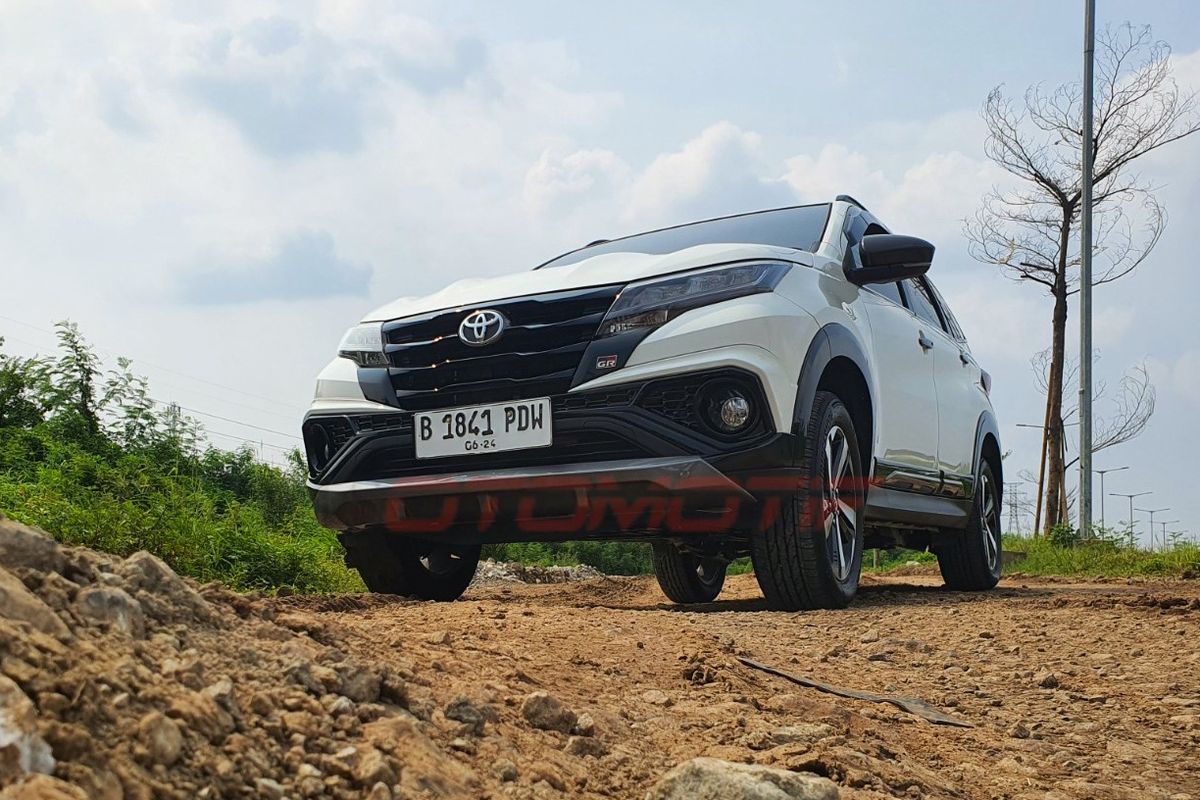 tanjakan, Mobil RWD, Penyebab Mobil RWD Kehilangan Tenaga Saat Menanjak
