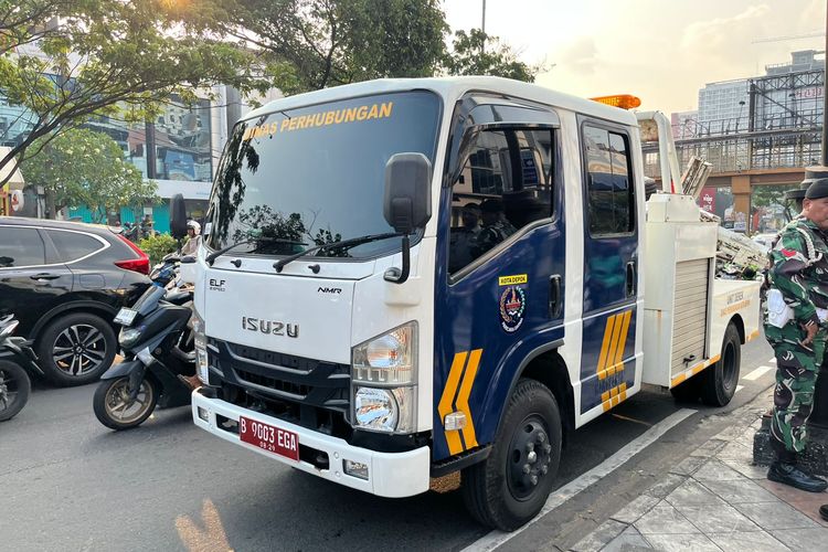 Dishub Depok, parkir liar, Parkir Liar di Margonda Depok, Siap-siap Ban Kempis sampai Diderek