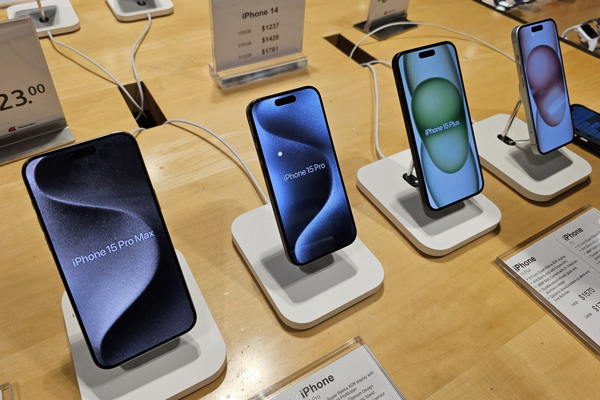 harga iPhone terbaru, Daftar Harga iPhone Hari Ini 15 Desember 2025, Waktu Terbaik Beli Seri Lama, 1. Harga iPhone 15 series, 2. Harga iPhone 16 Series, 3. Harga iPhone 17 series, 4. Harga iPhone Air