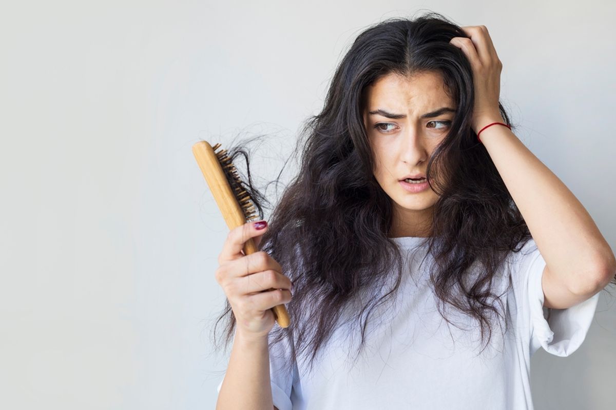 rambut rontok, Mengatasi Rambut Rontok, dari Gaya Hidup sampai Serum Kulit Kepala