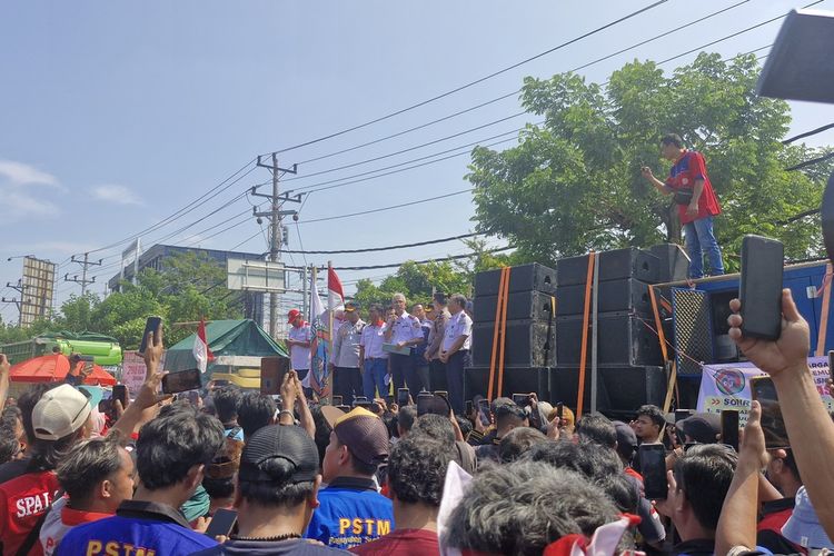 ODOL, sopir truk, SIM berlaku seumur hidup, Selain Tolak Penertiban ODOL, Sopir Truk Juga Tuntut SIM Berlaku Seumur Hidup