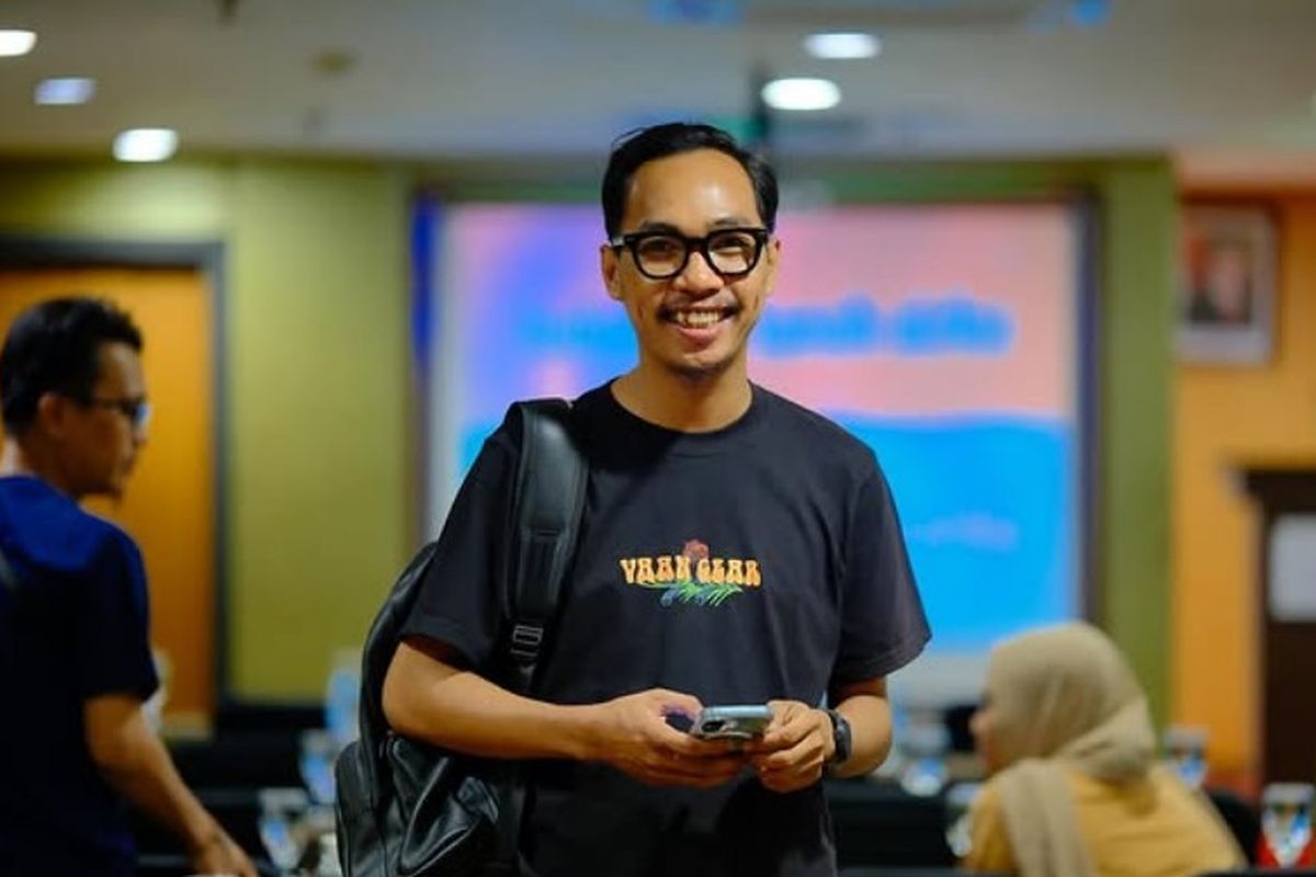 Makassar, abaya, DPRD Sulsel, DPRD Makassar, demo Makassar, demo makassar hari ini, demo makassar memanas, demo makassaar ricuh, dprd makassar dibakar, dprd sulsel dibakar, Abay, Fotografer DPRD Makassar Tewas Terjebak Api saat Selamatkan Rekan, Detik-detik Terakhir Abay, Evakuasi Korban, Sosok Abay di Mata Rekan dan Legislator, Jejak Abay di Media Sosial, Tiga Korban Jiwa dalam Kerusuhan