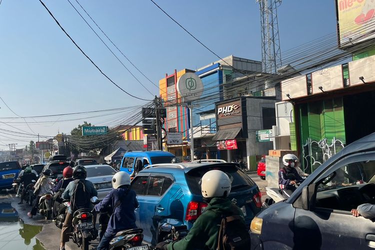 kemacetan, Lalu Lintas, Depok, sawangan, kemacetan di Sawangan, kemacetan di sawangan depok, parung bingung, Macet Berkepanjangan di Sawangan, Solusi Tak Kunjung Hadir