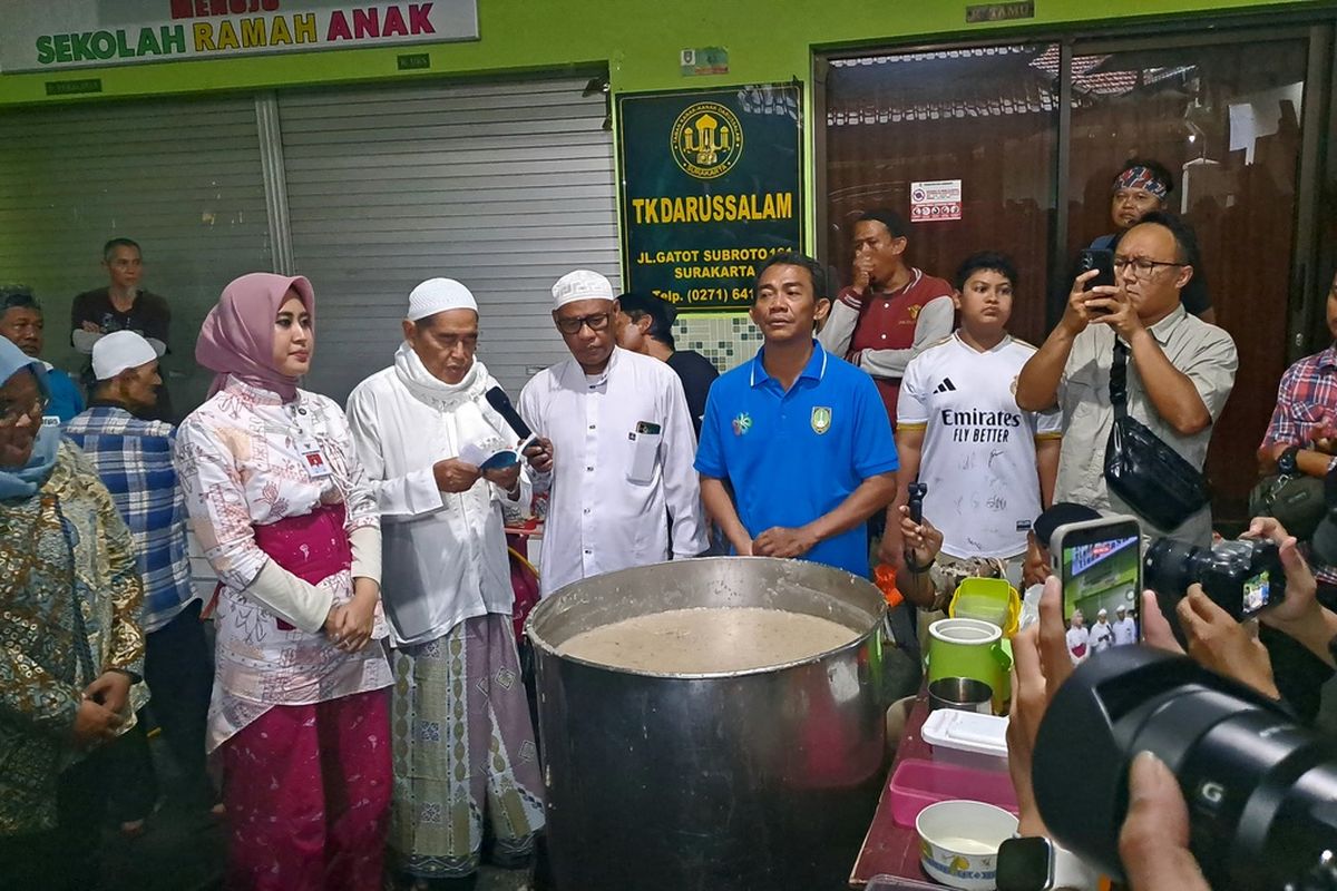bubur samin, Solo, Rahasia Bubur Samin Masjid Darussalam Solo yang Buat Warga Rela Antre Sejak Subuh