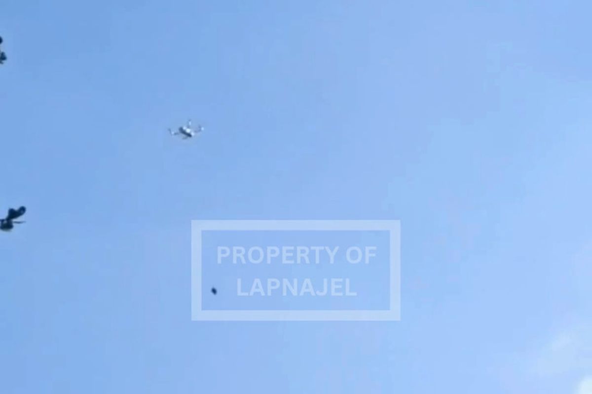 penyelundupan narkotika, lembaga pemasyarakatan, pesawat nirawak, drone, Lapas Narkotika Kelas II A Bandung, Drone, Polresta Bandung, polresta bandung, lapas narkotika kelas ii a bandung, Drone Kirim Sabu ke Lapas Jelekong Bandung, Warga Binaan Jadi Otak Penyelundupan, Bagaimana Kronologi Penyelundupan dengan Drone Ini?, Apa Isi dari Bungkusan yang Dijatuhkan?, Apakah Ini Kasus Pertama dengan Modus Serupa?, Apa Tanggapan Pihak Lapas dan Penegak Hukum?