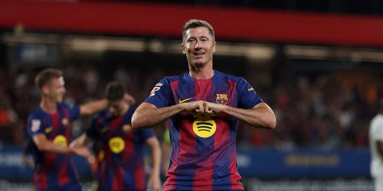Barcelona, Robert Lewandowski, Bursa Transfer, Liga Spanyol, Levante, LaLiga, Karl Etta Eyong, Cari Pengganti Robert Lewandowski, Barcelona Lirik Bomber Levante
