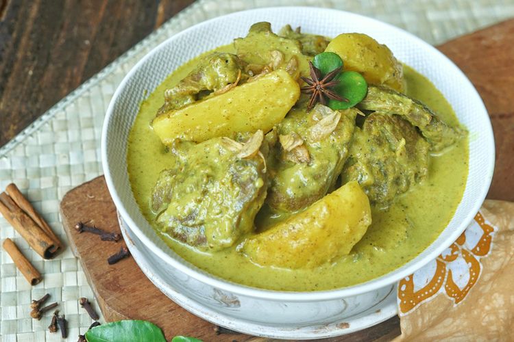 opor ayam, opor ayam Lebaran, Opor Ayam Lebaran Sisa, Ini Cara Menyimpannya agar Tahan Lama, 1. Simpan tanpa kulkas, 2. Simpan di kulkas atau freezer, 3. Pisahkan ayam dan kuahnya, 4. Hindari menyentuh opor dengan tangan langsung, 5. Jangan langsung dipanaskan setelah keluar dari kulkas, 6. Panaskan menggunakan api kecil