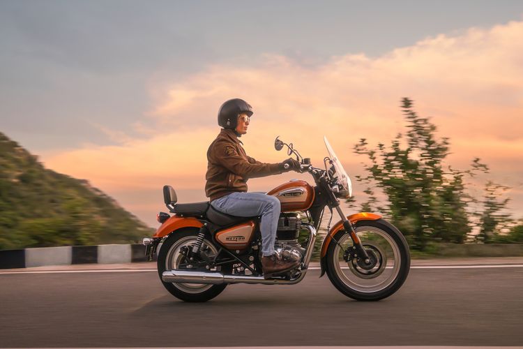 Motor, Royal Enfield, RE Meteor 350 Sundowner Orange Meluncur, Cuma 36 Unit di Indonesia