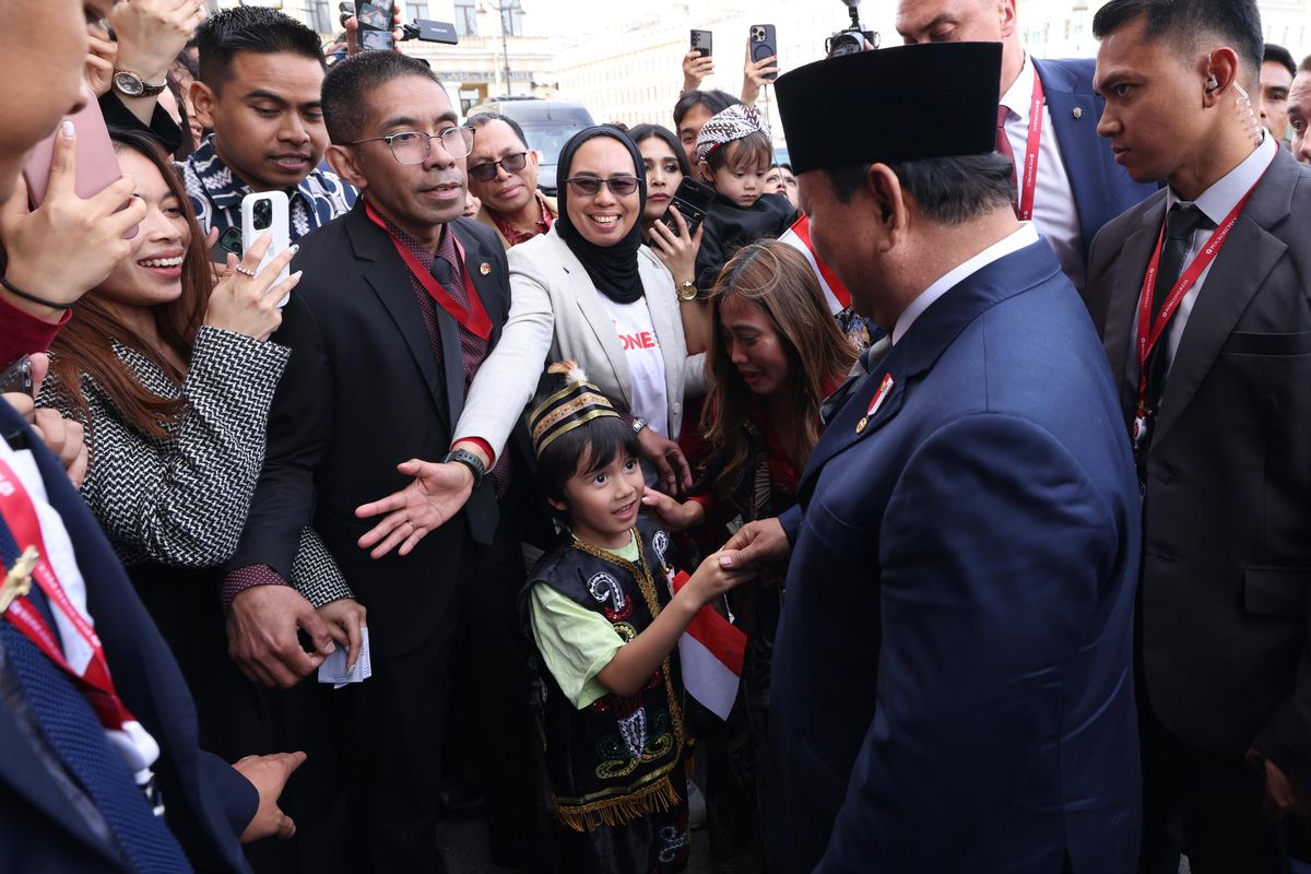diaspora, Diaspora, Diaspora Indonesia, Harapan dari Diaspora untuk Prabowo, Agenda Prabowo di Rusia, Prabowo ke Petersburg, Prabowo ke Petersburg Rusia, Momen Anak Kecil Diaspora Minta Lego , Anak Kecil Minta Lego ke Presiden Prabowo, “I Want Lego” dan Tanggapan Presiden, Harapan dari Diaspora untuk Prabowo, Agenda Prabowo di Rusia