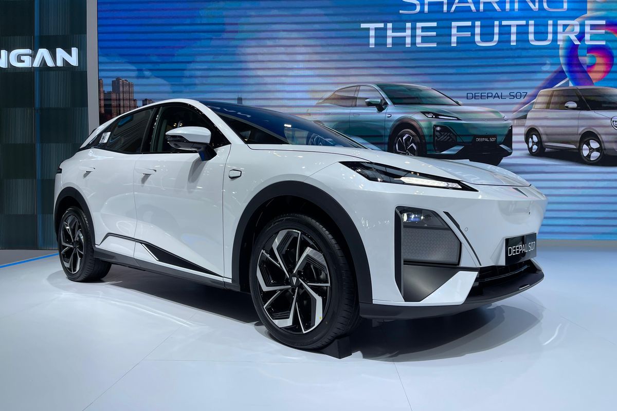 komparasi, Changan, Deepal S07, Sealion 7, Adu Canggih SUV Listrik China: Deepal S07 vs Sealion 7, Desain dan Dimensi, Fitur Unggulan, Performa dan Jarak Tempuh, Harga dan Nilai Jual, Kesimpulan