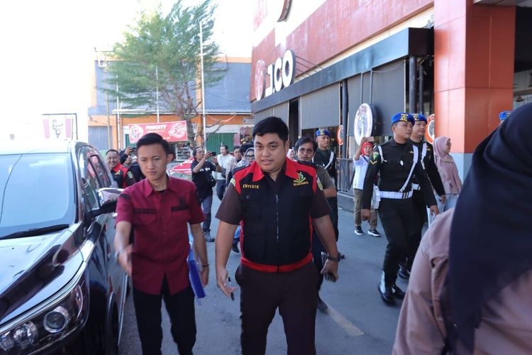 Gubernur Bengkulu, Helmi Hasan, Korupsi Mega Mall, Kejaksaan Tinggi Bengkulu, korupsi mega mall, korupsi kebocoran PAD, Gubernur Bengkulu Helmi Hasan Diperiksa Kejaksaan dalam Kasus Korupsi Kebocoran PAD, Apa Perannya?