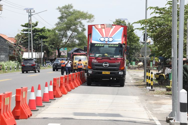 dimensi, pungli, Kemenhub, jembatan timbang, pelanggaran, ODOL, muatan, Lawan Pungli dan ODOL, Kemenhub Terapkan Pengawasan Elektronik