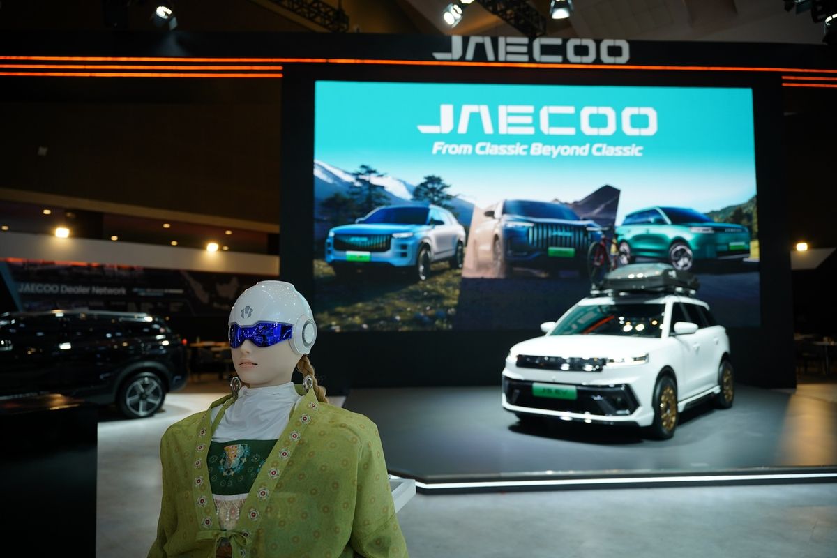 Robot, Jaecoo, IIMS, IIMS 2026, Robot AiMOGA Jaecoo, Bisa Pandu Pengunjung IIMS Lihat Mobil