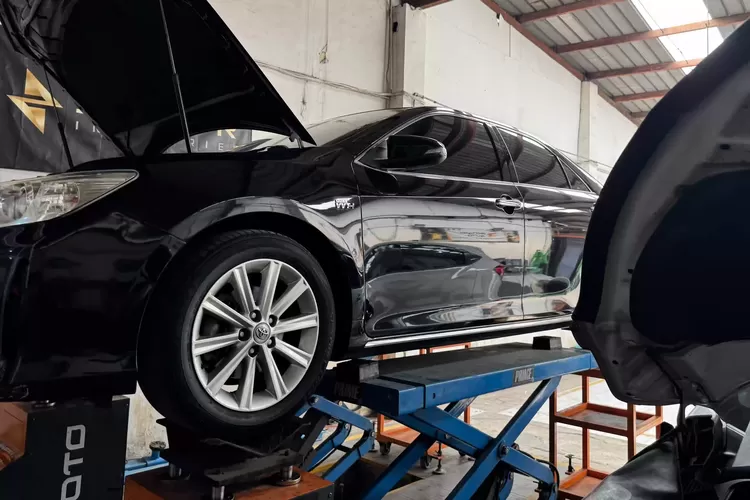 mudik Lebaran, kaki-kaki mobil, bunyi, ball joint, shockbreaker, bushing, keausan, Waspada Bunyi Kaki-Kaki Mobil Sebelum Mudik, Cek Penyebabnya