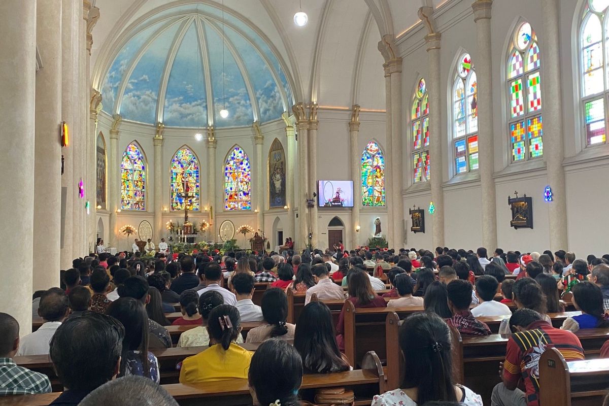 Natal 2025, Catat Waktunya, Ini Jadwal Misa Natal 2025 di Gereja-gereja Kota Bandung, 1. Paroki Santo Paulus Bandung, 2. Gereja Hati Tak Bernoda Santa Perawan Maria (Paroki HTBSPM), Buah Batu, 3. Gereja Katedral St. Petrus Bandung, 4. GKI Kebon Jati, 5. Paroki St. Laurentius Bandung, 6. Gereja Salib Suci Kemuning Bandung, 7. Gereja Tiberias Braga City Walk, 8. Kapel Hati Kudus Yesus (RS Santo Borromeus), 9. Kapel Kabar Gembira Maria (GEMA), 10. Kapel St. Angela, 11. GKI Pasteur, 12. Gereja St. Odilia, Cicadas, 13. GSG Kebon Kangkung, 14. PGG Zipur, 15. Stasi Arcamanik, 16. GSG Cinunuk