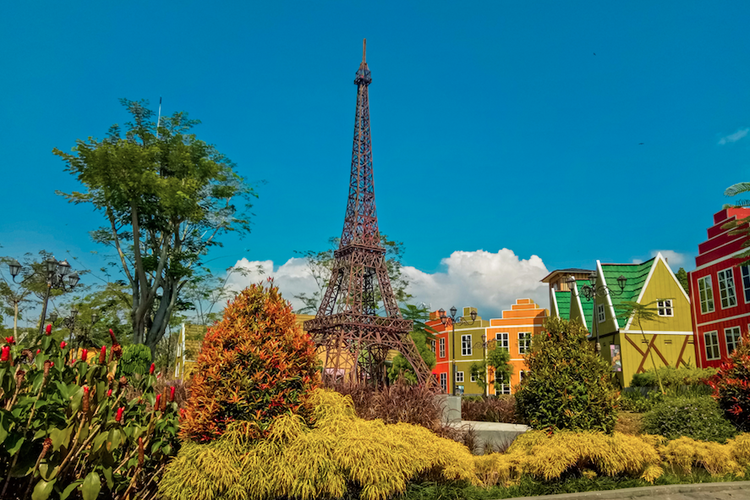 Bogor, libur Lebaran, 7 Wisata di Bogor untuk Libur Lebaran, Alam hingga Taman Hiburan, 1. Kebun Raya Bogor, 2. Kebun Raya Cibodas, 3. Taman Bunga Nusantara, 4. Taman Safari Indonesia Bogor, 5. Little Venice Kota Bunga, 6. JungleLand Adventure Theme Park, 7. Devoyage Bogor