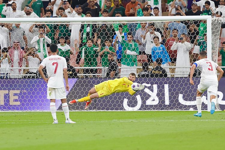 Maarten Paes, Timnas, Timnas Indonesia, Ajax Amsterdam, sepak bola, Cerita ke Media Belanda, Maarten Paes: Orang Indonesia Gila Sepak Bola