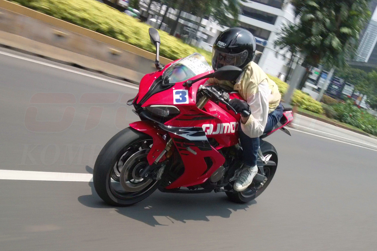 SRK 800 RR, Review Lengkap QJMotor SRK 800 RR: Moge 4 Silinder Rp 268 Juta