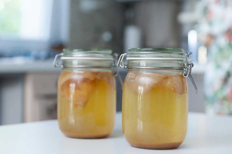 usus, minuman terbaik, kesehatan usus, Kefir, kefir, Kombucha, kombucha, Kesehatan usus, usus sehat, 10 Minuman Terbaik untuk Kesehatan Usus, Disarankan Ahli Gizi, 1. Kefir, 2. Kombucha, 3. Jus bit , 5. Jus prune, 6. Teh jahe, 7. Minuman cuka apel , 8. Teh peppermint, 9. Turmeric latte (golden milk), 10. Air putih
