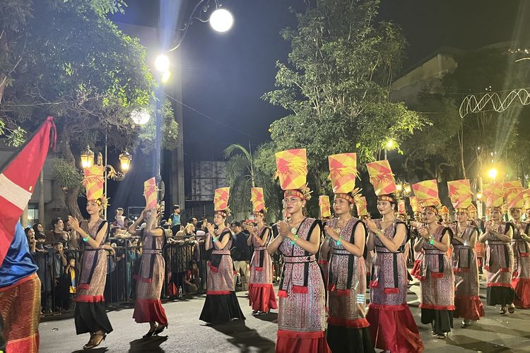 Presiden Prabowo, karnaval 17 agustus 2025, rute karnaval 17 Agustus, jadwal karnaval 17 Agustus, karnaval kemerdekaan HUT ke-80 RI, Jadwal dan Rute Karnaval Kemerdekaan Malam Ini, Pertama Kalinya Digelar, Puncak Perayaan HUT ke-80 RI, Siapa yang Akan Melepas Karnaval?, Jam Berapa Karnaval Akan Dimulai?, Rute Karnaval Melalui Jalan Mana?, Siapa Saja yang Terlibat dalam Karnaval?, Apa Saja yang Bisa Dinikmati di Pesta Rakyat?