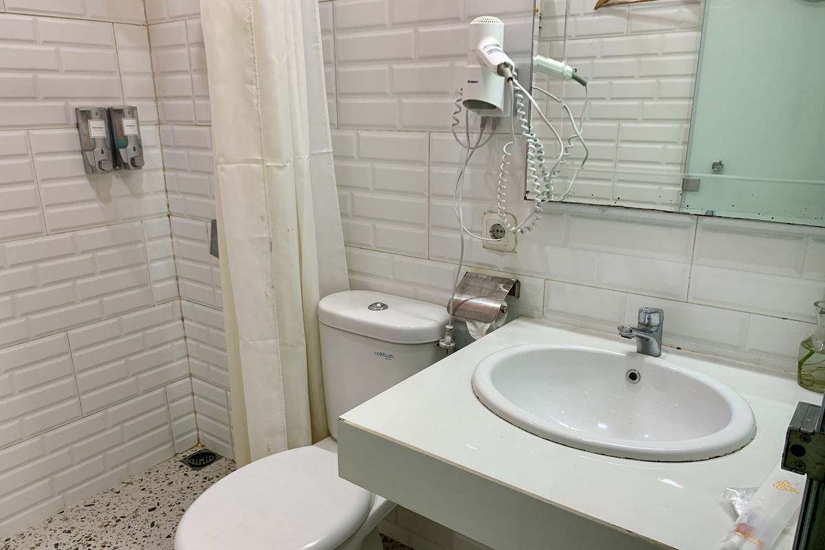 Tarif mandi di Stasiun Gambir, shower and locker gambir, tarif shower locker stasiun gambir, cara titip koper di stasiun gambir, cara mandi di stasiun gambir, Bisa Titip Koper dan Mandi di Stasiun Gambir, Simak Tarifnya