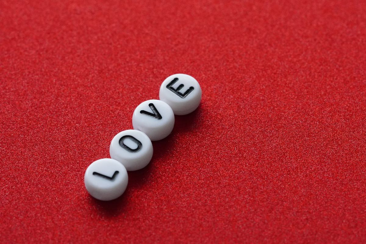 korban love scam, Love scamming, penyebab love scamming, cara mencegah love scamming, korban love scam tak sadar dirinya ditipu, Mengapa Korban Love Scam Sulit Menyadari Dirinya Ditipu? Ini Kata Psikolog