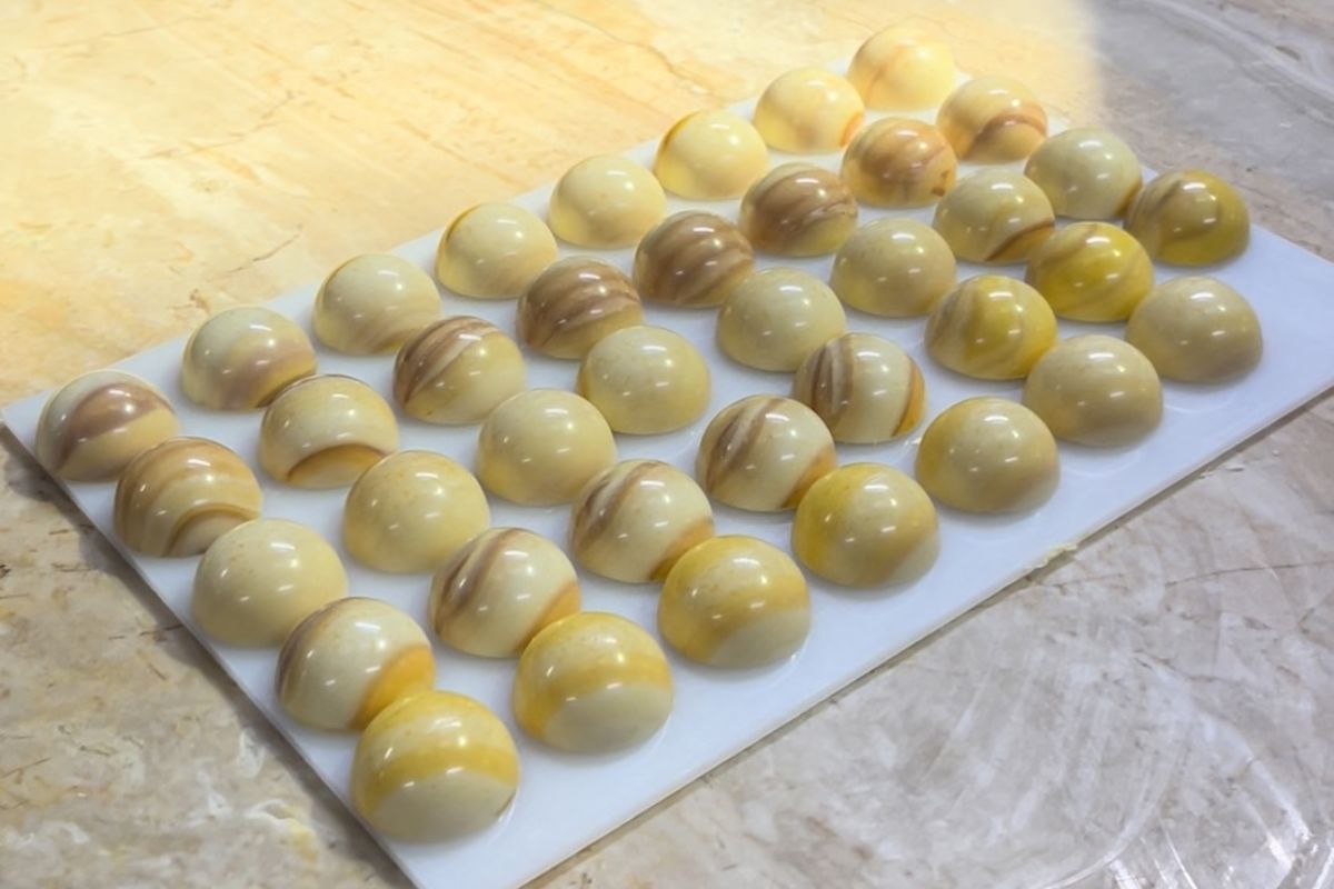 Kirsten Tibballs, Callebaut, cara membuat bola bola cokelat mengkilap, kirsten tibballs masterchef, kirsten tibballs dessert masters, kirsten tibballs, tips membuat cokelat mengkilap, Cara Membuat Bola-Bola Cokelat Mengkilap Sempurna Ala Chef Kirsten Tibballs