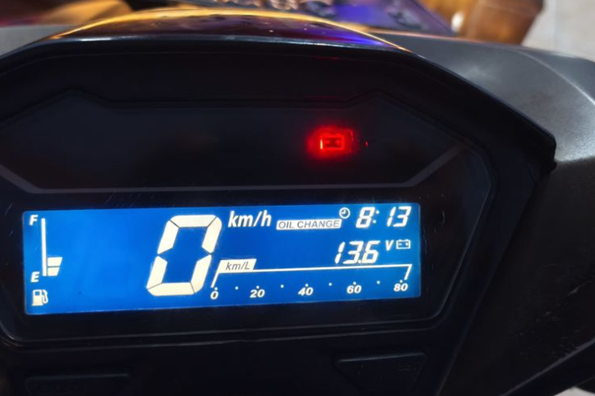 lampu indikator baterai, performa mesin, motor skutik, kesehatan aki, Penjelasan Teknisi Mengapa Indikator Baterai Skutik Wajib Dipantau