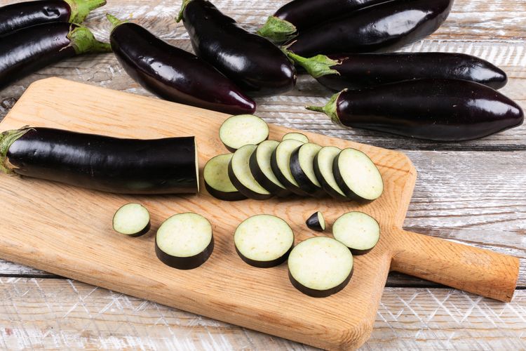 Makanan penurun kolesterol, makanan penurun kolesterol, kolesterol jahat, cara menurunkan kolesterol, makanan penurun kolesterol jahat, 9 Makanan Penurun Kolesterol, Cocok Dikonsumsi Saat Idul Adha, 2. Barley dan gandum utuh, 3. Kacang-kacangan, 4. Terong dan okra, 5. Buah apel, anggur, stroberi, dan jeruk, 6. Kedelai dan produk olahannya, 7. Ikan berlemak, 8. Minyak nabati, 9. Sayuran tinggi serat