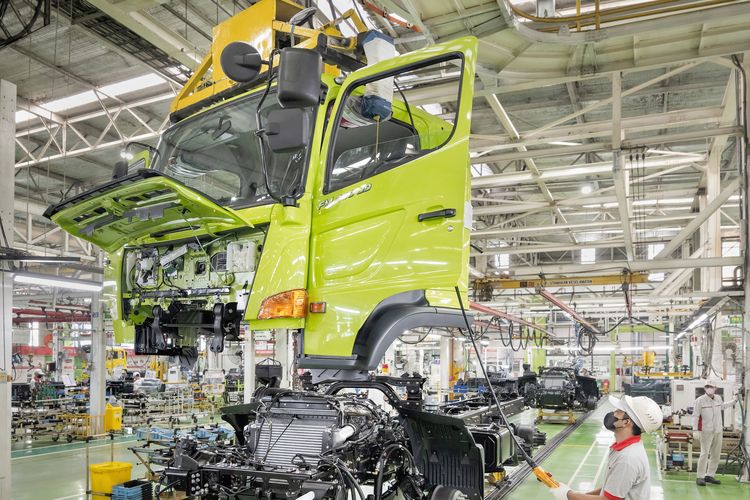 Melihat Proses Produksi Truk dan Bus Hino dari Dekat