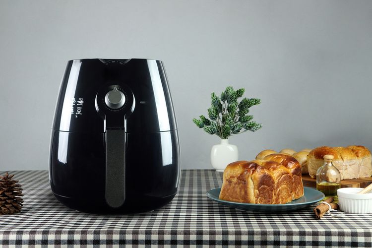 air fryer sehat, masak tanpa minyak, tips air fryer, cara masak sehat, Benarkah Masak dengan Air Fryer Lebih Sehat karena Minim Minyak?, Cara Kerja Air Fryer dan Efek Maillard, Kandungan Lemak Lebih Rendah, Risiko Akrilamida Lebih Rendah, Tetap Ada Potensi Senyawa Berbahaya, Air Fryer Bukan Solusi Sempurna, Bukan Pengganti Diet Seimbang, Gunakan Bahan Segar, Cek Suhu dan Waktu Masak, Hindari Daging Merah Terlalu Matang, Makan Gorengan Tetap Harus Dibatasi