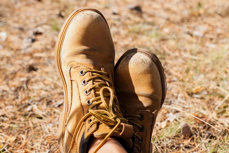 sepatu kulit, Mengeringkan sepatu kulit, Sepatu kulit, tips merawat sepatu kulit, mengeringkan sepatu kulit, cara mengeringkan sepatu kulit yang basah, apakah sepatu kulit boleh dijemur, apakah sepatu boleh dijemur dibawah sinar matahari, Apa cara terbaik untuk mengeringkan sepatu kulit, Hindari Mengeringkan Sepatu Kulit di Bawah Sinar Matahari, Ini Alasannya