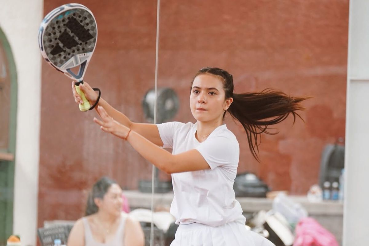 Marsha Aruan, dokter spesialis mata, olahraga padel, Bola padel, bahaya olahraga padel, cedera mata akibat benturan bola padel, cedera mata akibat benturan, risiko terkena bola padel, Marsha Aruan Kena Bola Padel di Mata, Ini Risiko Bahayanya Menurut Dokter