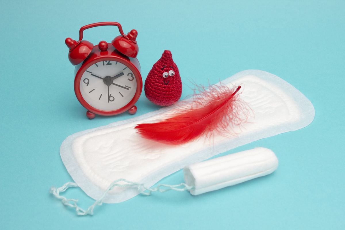 haid, menstruasi, Haid, menstruasi terlambat, Menstruasi, haid terlambat, terlambat haid, haid terlambat  mengapa, mengapa terlambat haid, 8 Penyebab Perempuan Terlambat Haid, Apa Saja?, 1. Stres, 2. Penurunan berat badan yang berlebihan atau tiba-tiba, 3. Kelebihan berat badan, 4. Latihan fisik yang ekstrem, 5. Sindrom ovarium polikistik (PCOS), 6. Menopause atau menopause dini, 7. Kontrasepsi, 8. Kondisi medis lain dan pengobatan jangka panjang