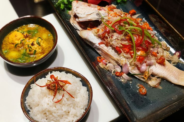 Laksan Palembang, Wyndham Culinary Journey, Mencicipi Menu Nusantara Ala Hotel, dari Laksan hingga Rawon Misoa, Sari Laut Bakar Dabu Dabu dan Buntut Bakar Maranggi, Moringa Seafood Miso Soup dan Bebek Goreng Jivva, Paha Kambing Bakar Sayur Urap dan Kakap Sambal Matah, Laksan Palembang dan Nasi Minyak Iga Bakar, Rawon Misoa dan Tahu Campur 