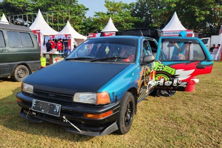 mobil klasik, Daihatsu Kumpul Sahabat, Cirebon, silaturahmi komunitas, Nostalgia di Daihatsu Kumpul Sahabat Cirebon 2023, Daihatsu Kumpul Sahabat: Lebih dari Sekadar Pamer Mobil, Perjalanan Nostalgia dengan Mobil Klasik, Kenangan Berharga dan Keluarga, Tempat Bertukar Cerita dan Ilmu