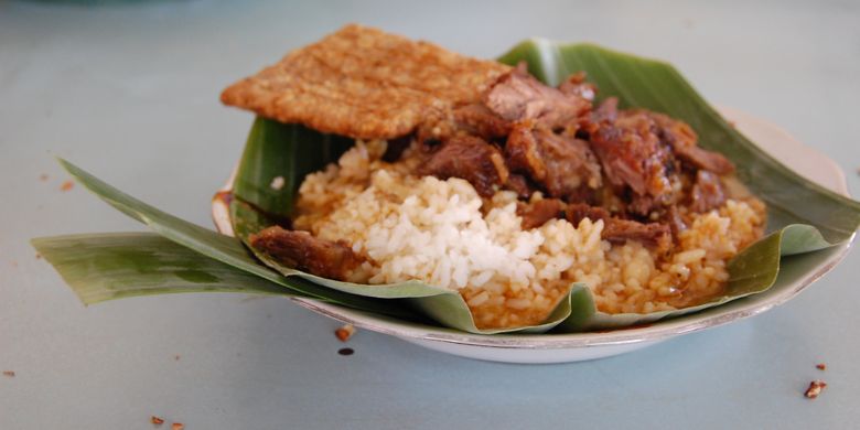 Nasi Gandul, Pati, resep nasi gandul, resep nasi gandul pati, Nasi Gandul Khas Pati, warung nasi gandul, warung nasi gandul di pati, Nasi Gandul, dari Pati untuk Indonesia, Cita Rasa Gurih Manis yang Melegenda, Asal-usul dari Desa Gajahmati, Misteri Nama “Nasi Gandul”, Ciri Khas Penyajian, Warung Nasi Gandul Populer di Pati, Rahasia Rasa Gurih Manis