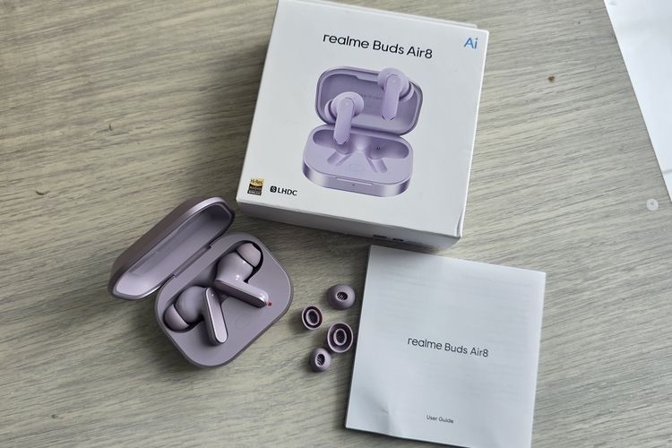 Realme, Realme Buds Air8, Menjajal Realme Buds Air8, Nyaman Dipakai dan Suaranya, Desain senada dengan Realme 16 Series, Nyaman dipakai, Kontrol gesture responsif, Baterai tahan lama, Isi kotak penjualan