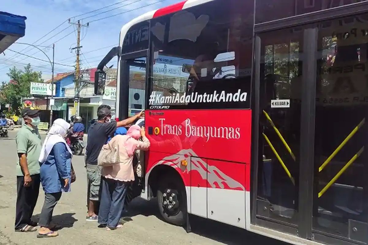 Trans Banyumas, rute trans banyumas, rute baru trans banyumas, koridor trans banyumas, Trans Banyumas Buka Rute Baru Mulai 1 Januari 2026, Jangkau Banyumas Selatan dan Kawasan Kota Lama, Rute Baru Trans Banyumas Jangkau Koridor 4, Daftar Lengkap Koridor Trans Banyumas Tahun 2026, Komitmen Pemkab Pertahankan Layanan Trans Banyumas, Performa Trans Banyumas 2022-2025
