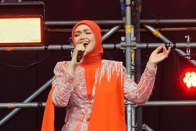 Siti Nurhaliza, tips awet muda, siti nurhaliza sekarang, siti nurhaliza suami, siti nurhaliza awet muda, tips kulit segar, tips siti nurhaliza, Rahasia Awet Muda Siti Nurhaliza di Usia 46 Tahun, Berpikir Positif
